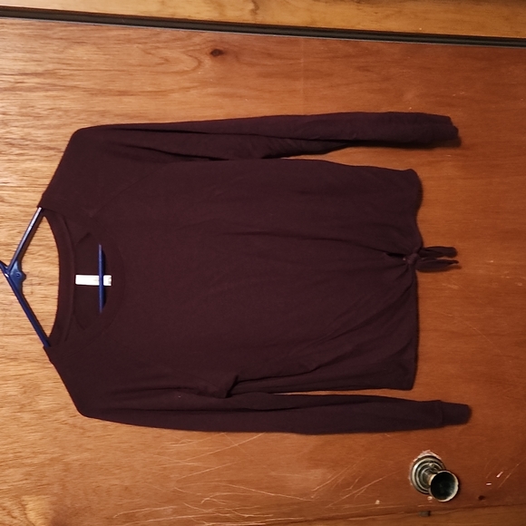 Maroon sweater with tie at bottom - Picture 1 of 1